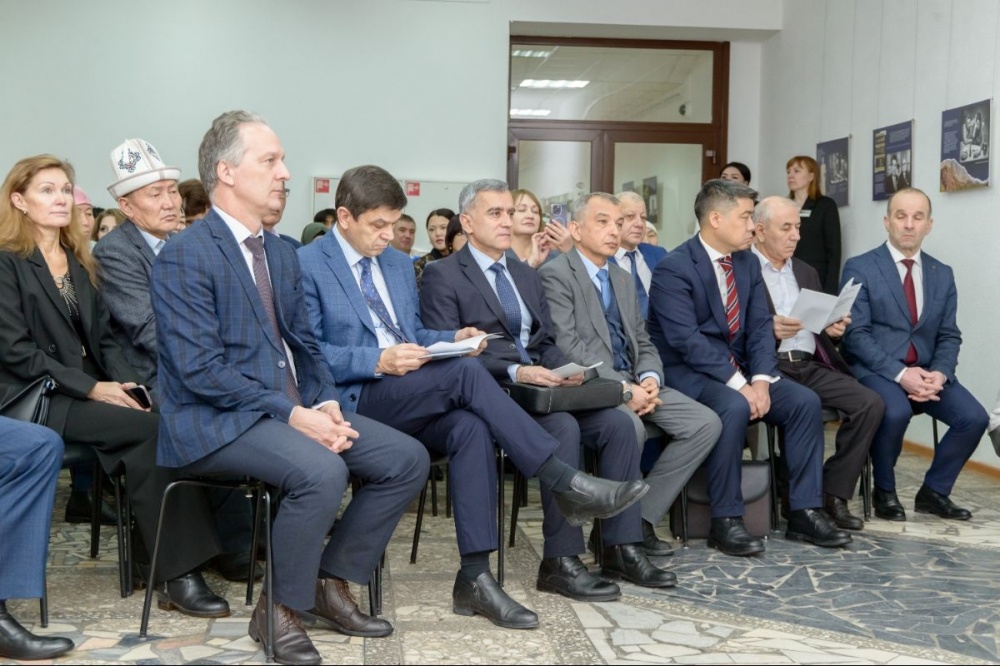 В Новосибирске прошла конференция "Айтматовские чтения"