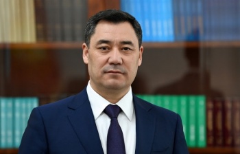 Садыр Жапаров поздравил работников соцзащиты с профессиональным праздником
