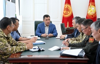 Садыр Жапаров провел рабочее совещание по ситуации в Баткенской области